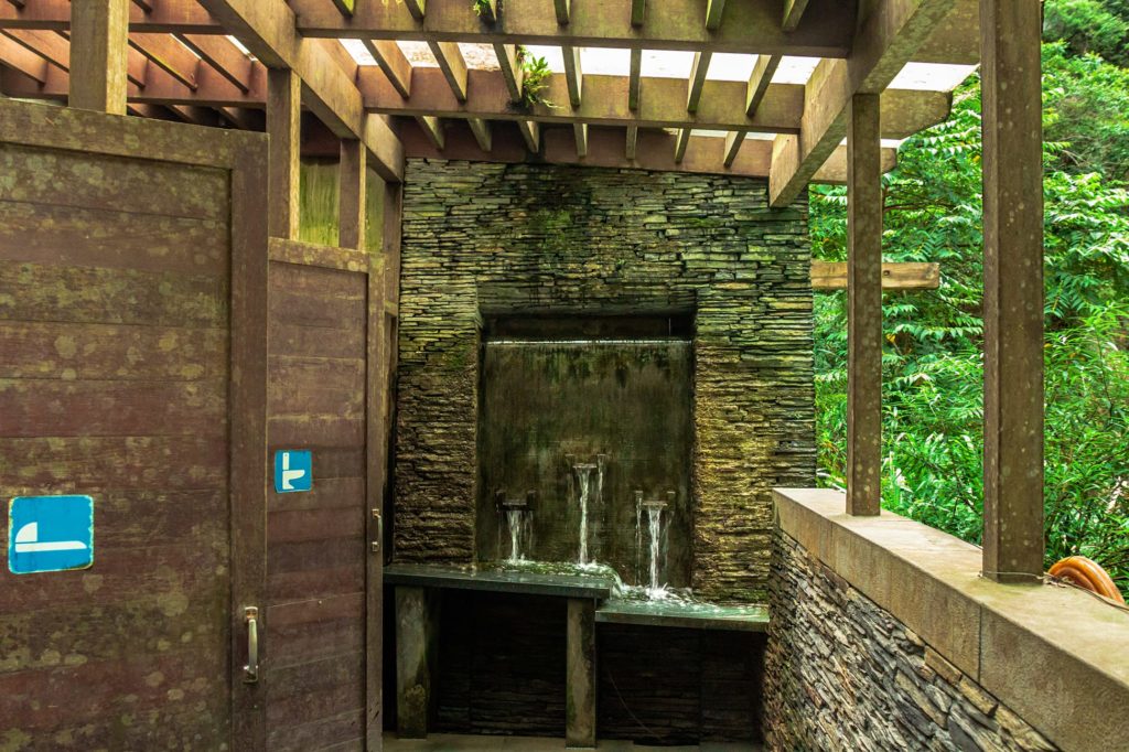 Waterfall toilet
