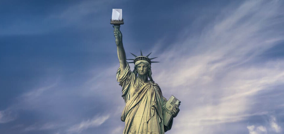 statue of liberty with toilet roll