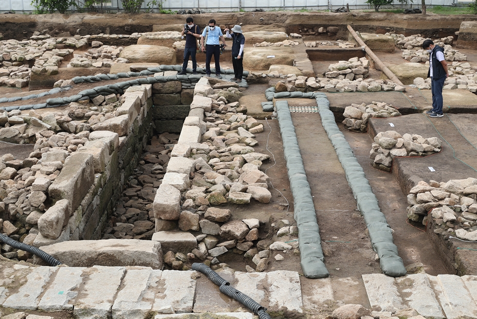 advanced toilet ruins