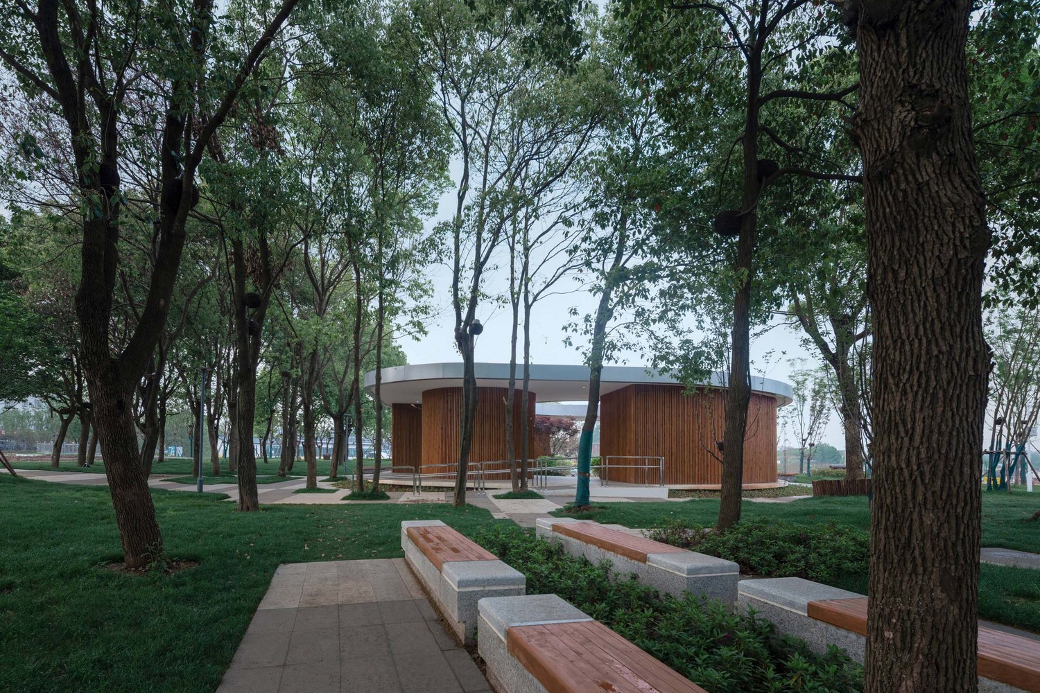 liangzi lake toilet