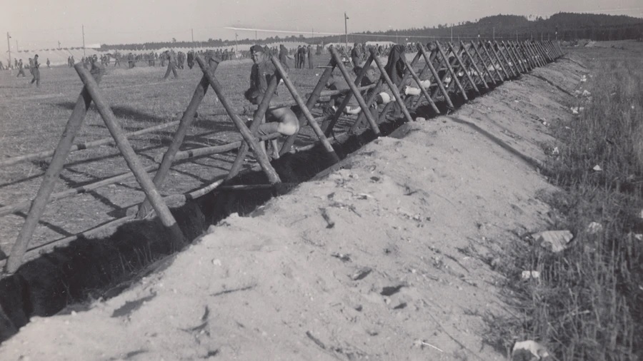 german soldier taking a dump