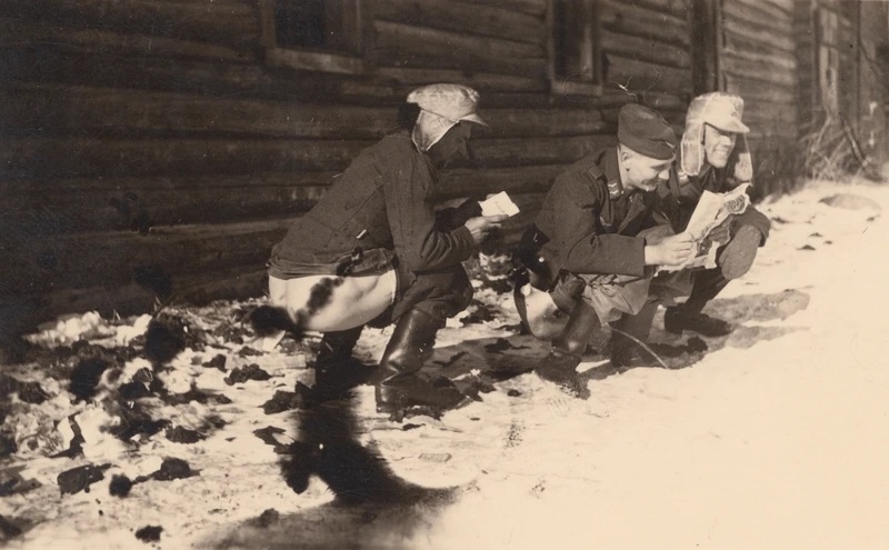 german soldier taking a dump