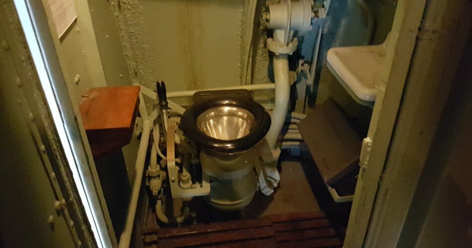 submarine wc