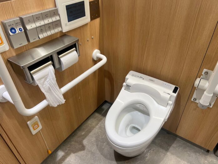 japanese toilet seats and toilet paper